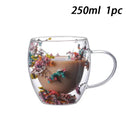 Caneca de vidro com flores